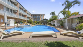27 Ocean Parade 20, Pool, Steps To Beach and Cafes